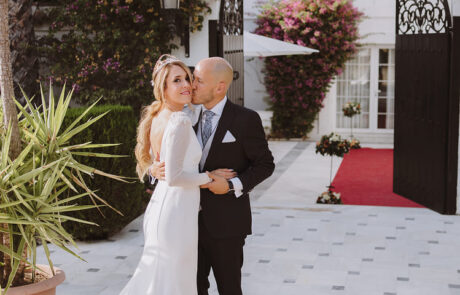 Sesión fotográfica de los novios en los jardines de Hacienda Azahares, Sevilla