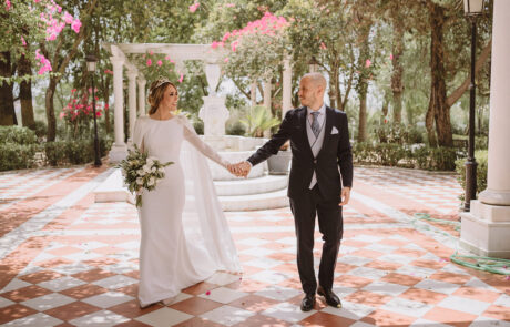 Sesión fotográfica de los novios en los jardines de Hacienda Azahares, Sevilla