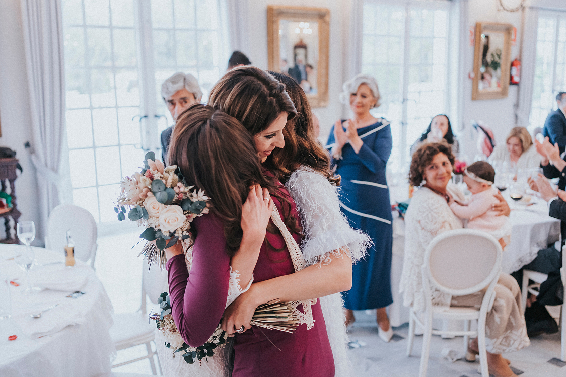 Entrada de los novios al salón principal de Hacienda Azahares