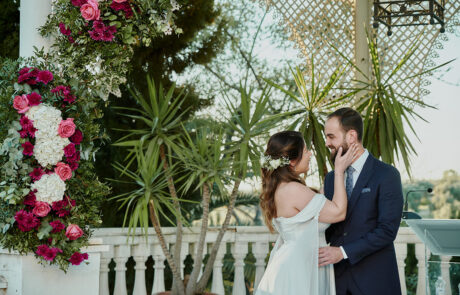 Sesión fotográfica de los novios en los jardines de Hacienda Azahares, Sevilla