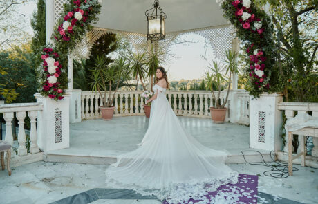 Sesión fotográfica de los novios en los jardines de Hacienda Azahares, Sevilla