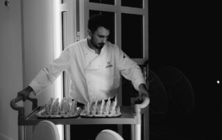 Equipo organizador ultimando detalles antes del comienzo de la celebración