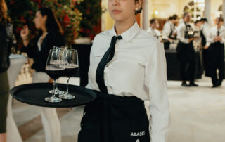 Equipo organizador ultimando detalles antes del comienzo de la celebración