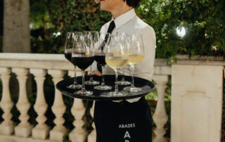 Equipo organizador ultimando detalles antes del comienzo de la celebración