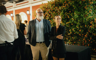 Equipo organizador ultimando detalles antes del comienzo de la celebración