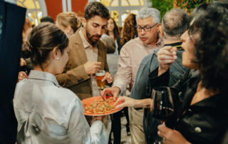 Presentación de aperitivos y catering para evento en hacienda de celebraciones en Sevilla