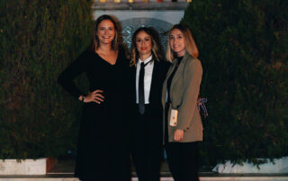 Equipo comercial atendiendo a los invitados en un evento celebrado en Hacienda Azahares.