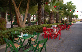 Espacio preparado para evento corporativo en Hacienda Azahares temática feria de abril