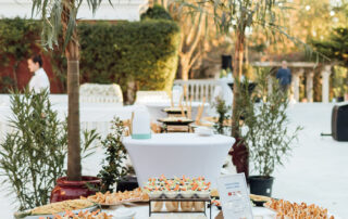 Presentación de aperitivos y catering para evento en hacienda de celebraciones en Sevilla